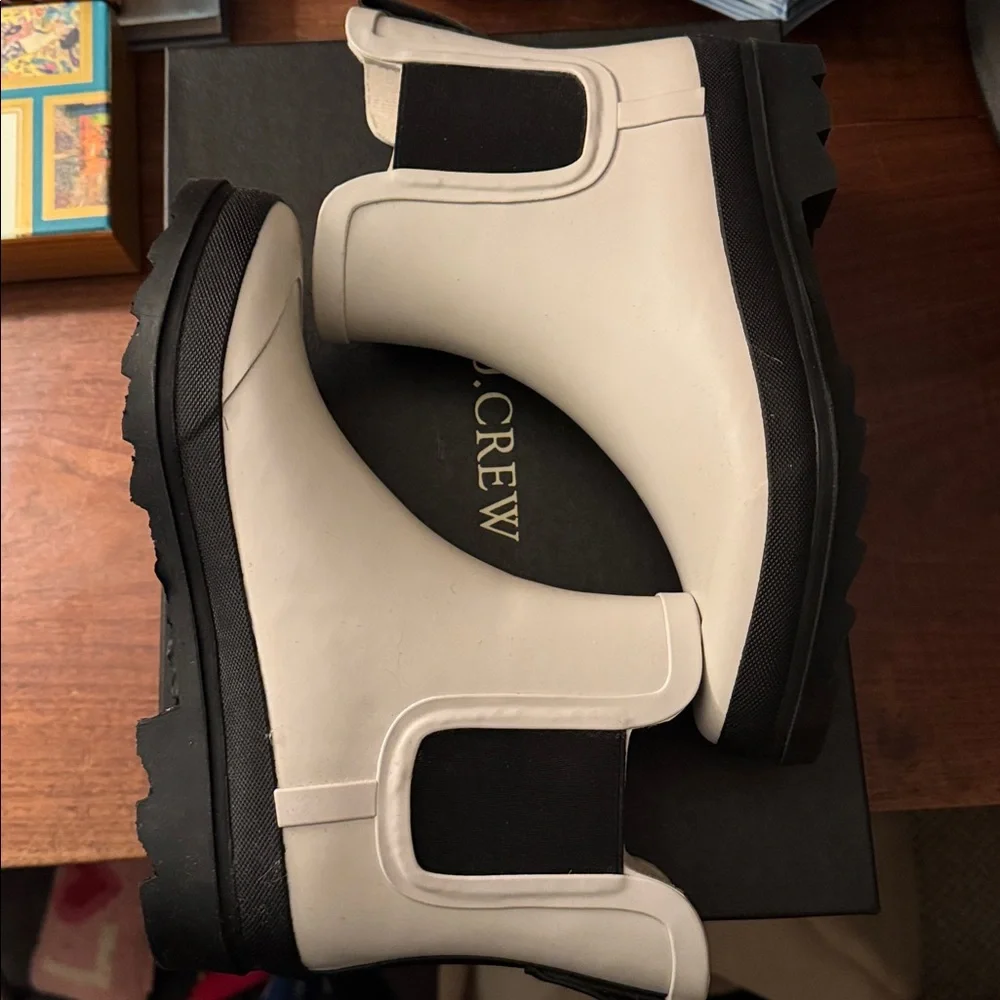 J.Crew Short lug-sole rain-boots Chelsea style BA184